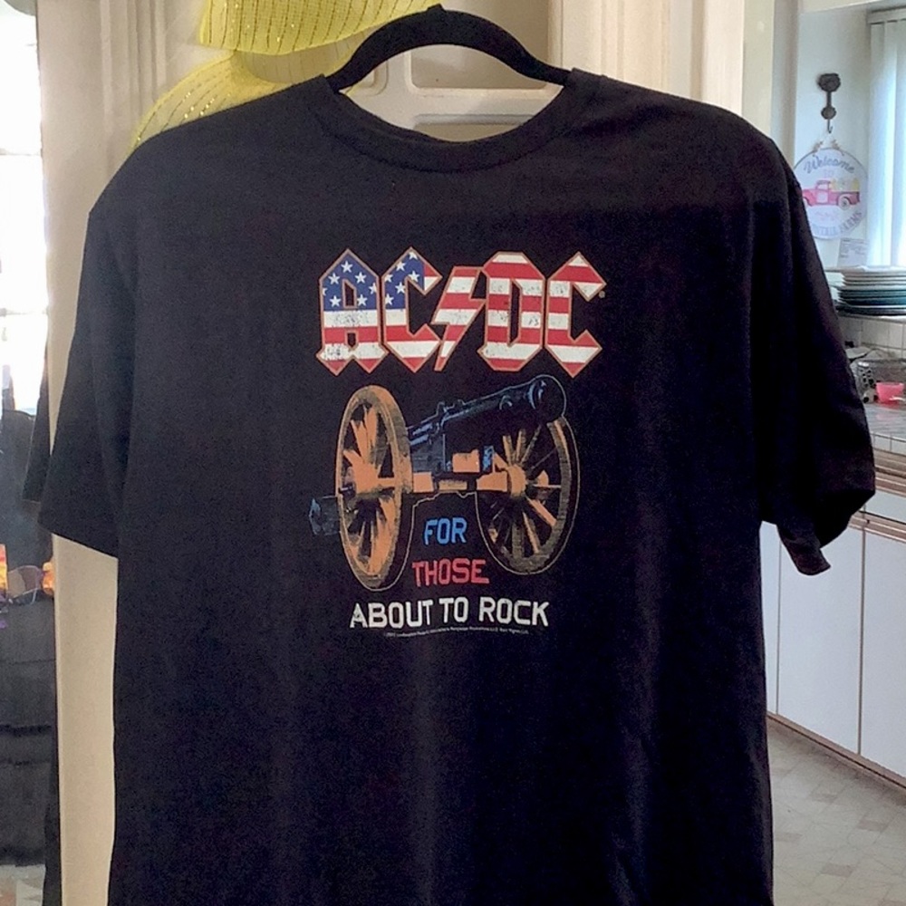 AC/DC Men’s Black T-shirt Large